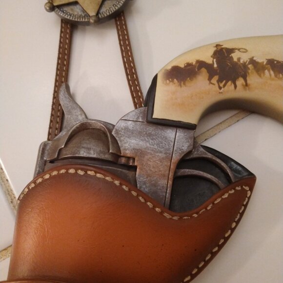 Bradford Exchange - The Duke - John Wayne Straight Shooter Holster Wall Hanging - Picture 6 of 13